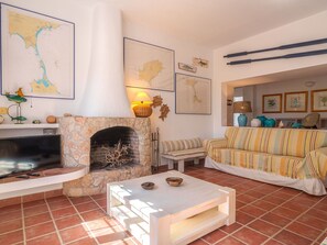 TV - Beautiful private villa for 10 guests with A/C, WIFI, private pool, TV and patio (Sant Francesc De Formentera)