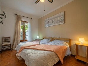 3 makuuhuonetta, vauvan matkasänky, ilmainen Wi-Fi