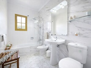 Bathroom - Beautiful private villa for 6 guests with WIFI, A/C, TV and patio (Muro)