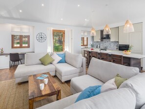 TV, table football - Nice apartment in villa with hot tub, WIFI, private pool, A/C, TV, terrace and pets allowed (Murage)