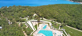 Beautiful apartment in villa with private pool, hot tub, A/C, WIFI, TV, terrace and pets allowed