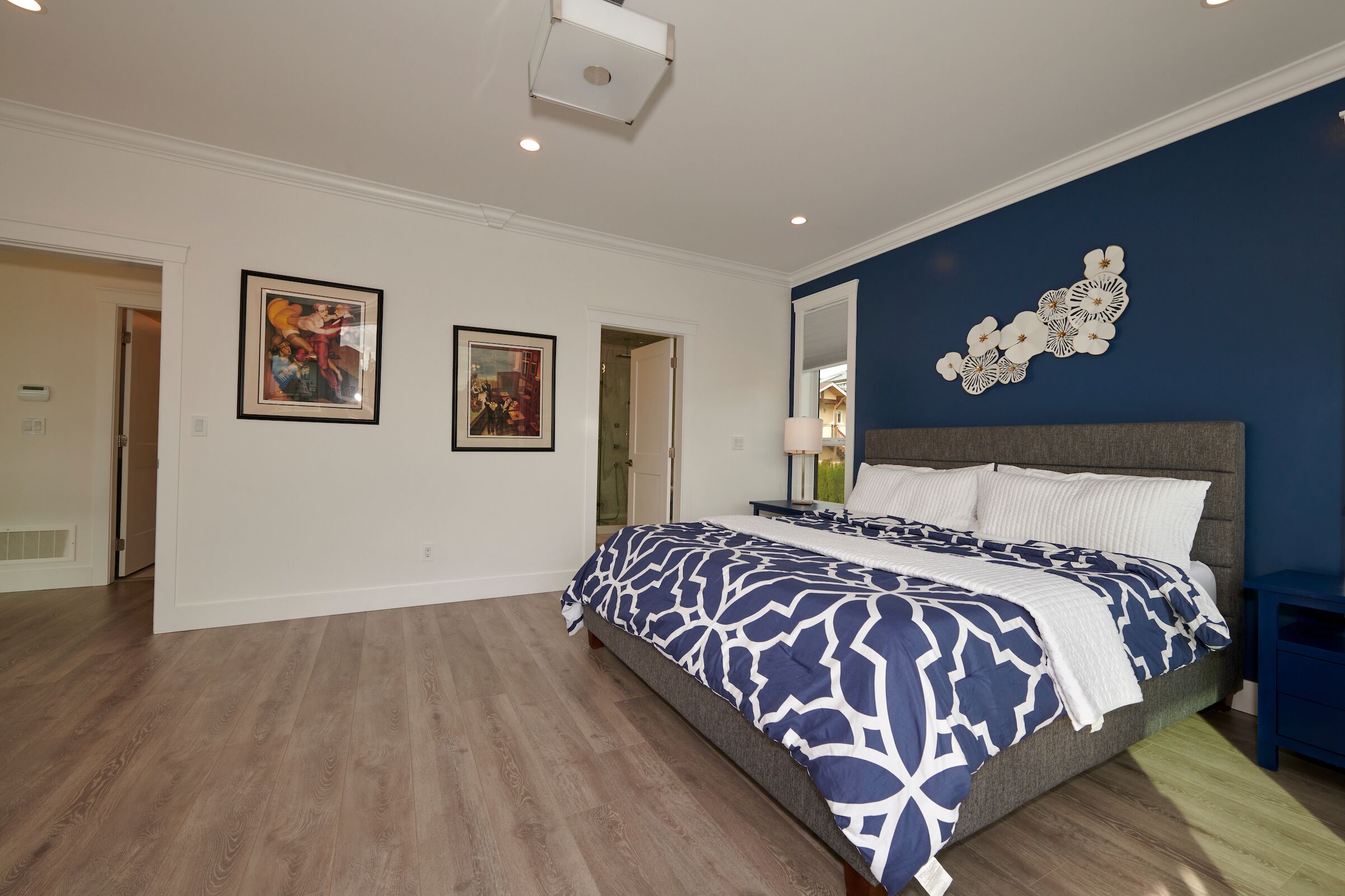 Modern 4-bedroom house with ocean& mountain view