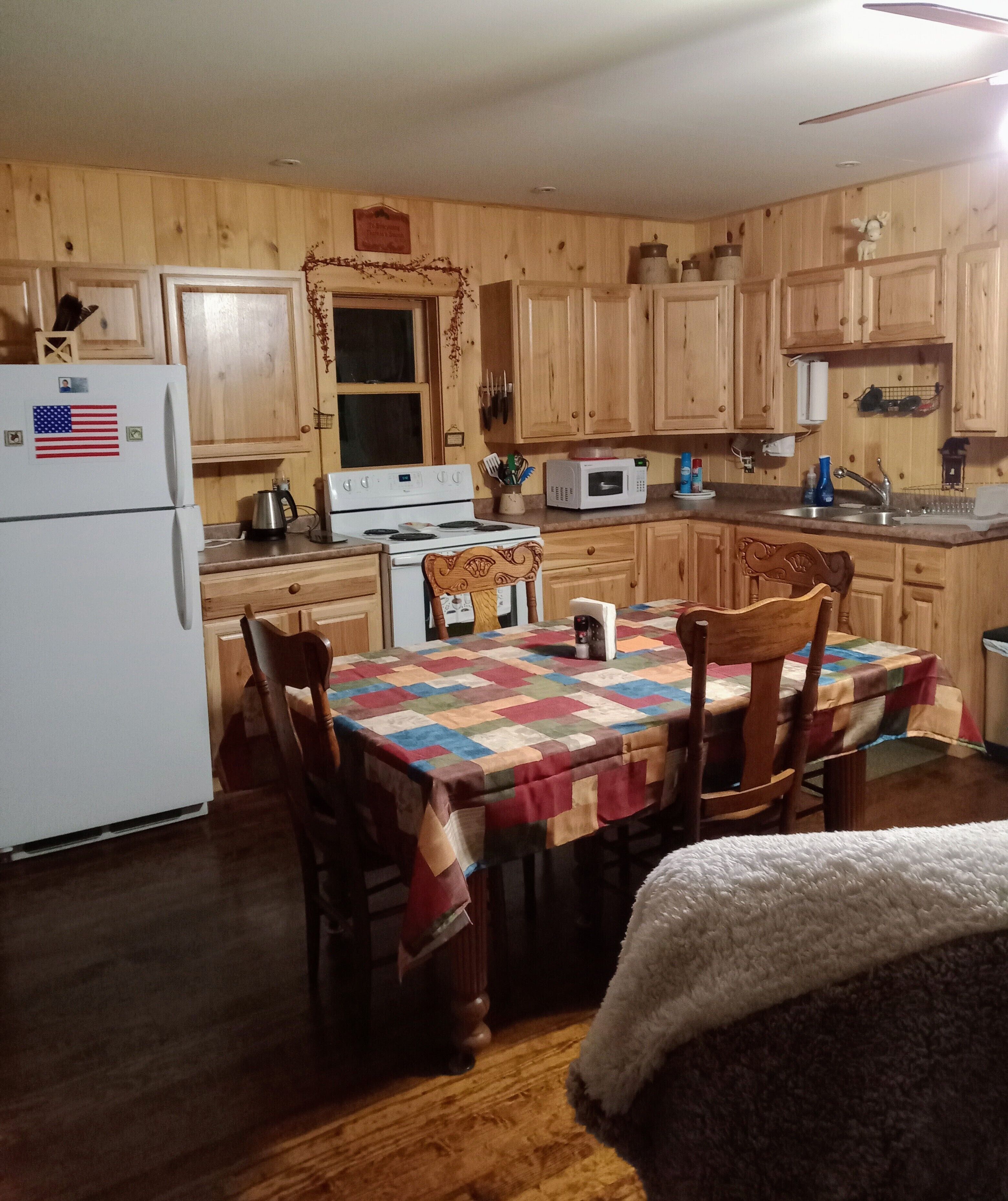 Rustic cabin - just minutes from miles of hiking trails!