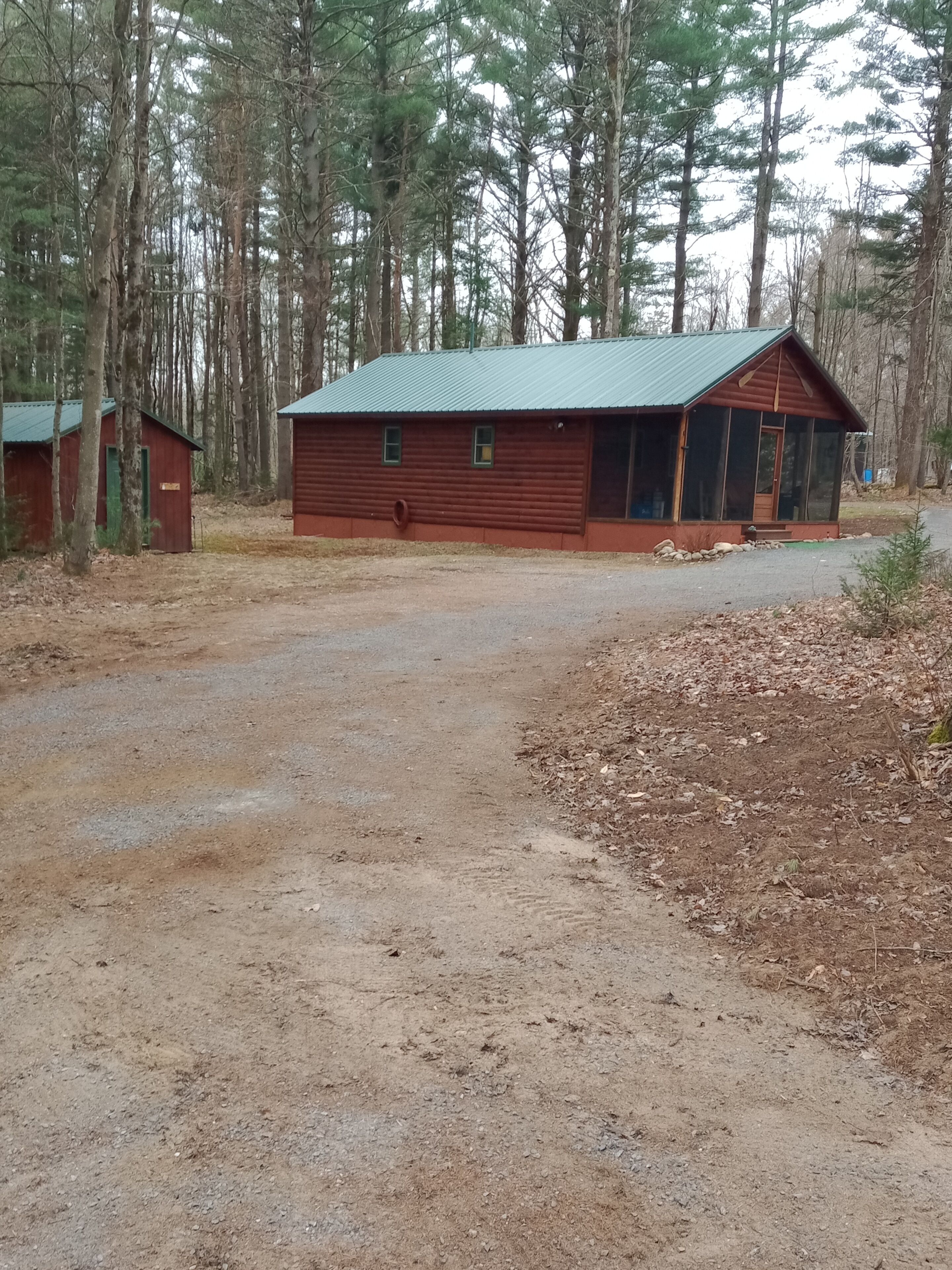 Rustic cabin - just minutes from miles of hiking trails!