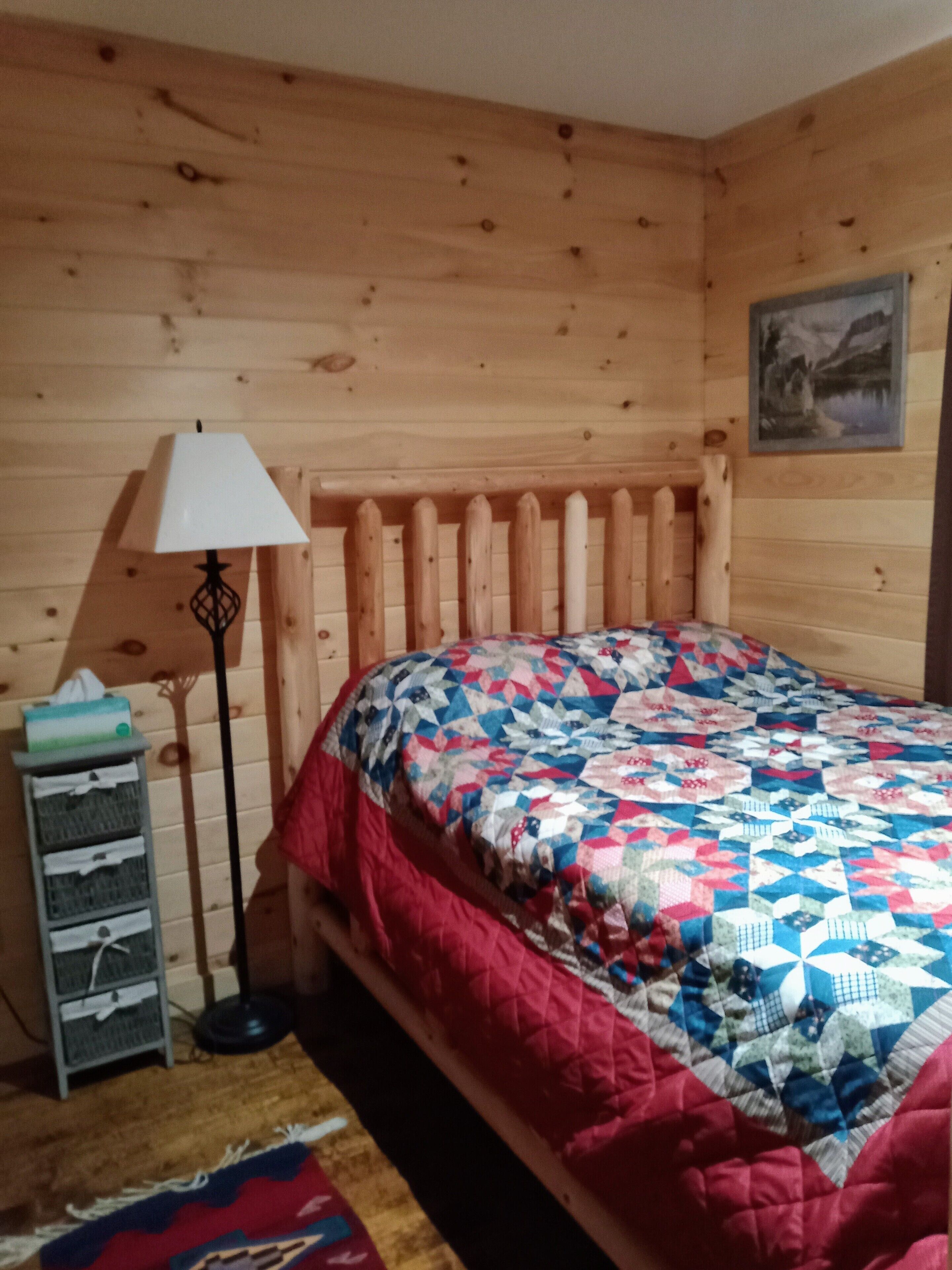 Rustic cabin - just minutes from miles of hiking trails!