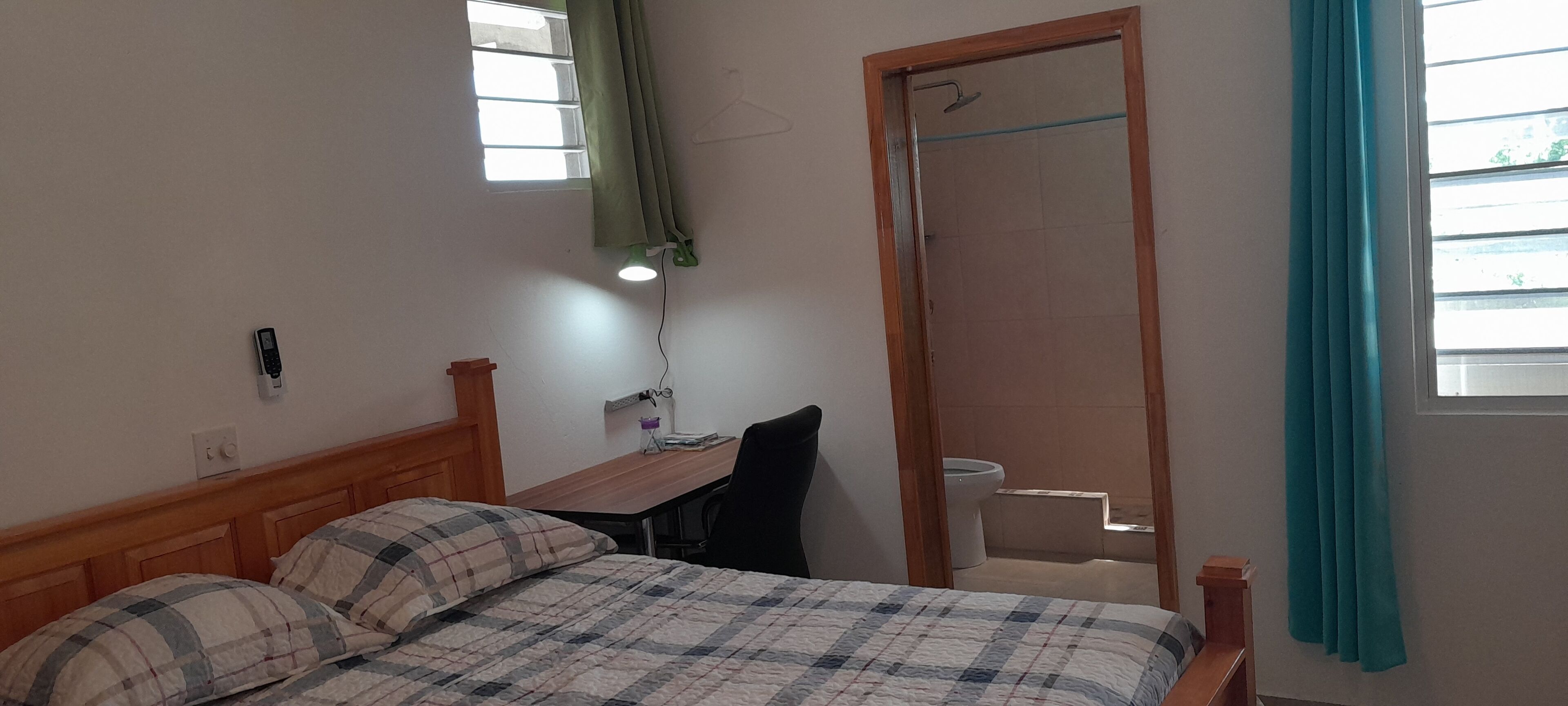 3 slaapkamers, een bureau, een strijkplank/strijkijzer, gratis wifi