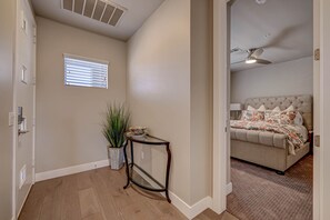 3 habitaciones, tabla de planchar con plancha y wifi gratis 