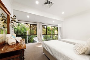 7 bedrooms, iron/ironing board