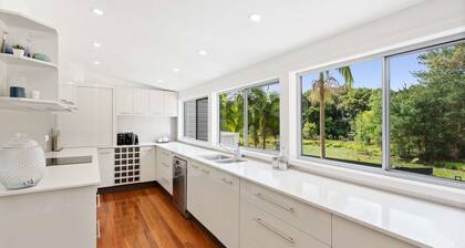 442 Martinsville Rd · Villa Nessa - Spa - 12.5m pool up to 14 guests