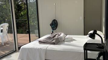 5 bedrooms, desk, free WiFi, bed sheets