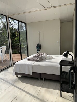 5 bedrooms, desk, free WiFi, bed sheets