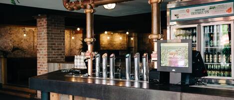 Bar (trong khuôn viên)