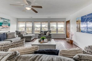 Télévision, table de tennis de table