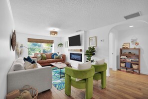 Smart TV, fireplace, books, offices