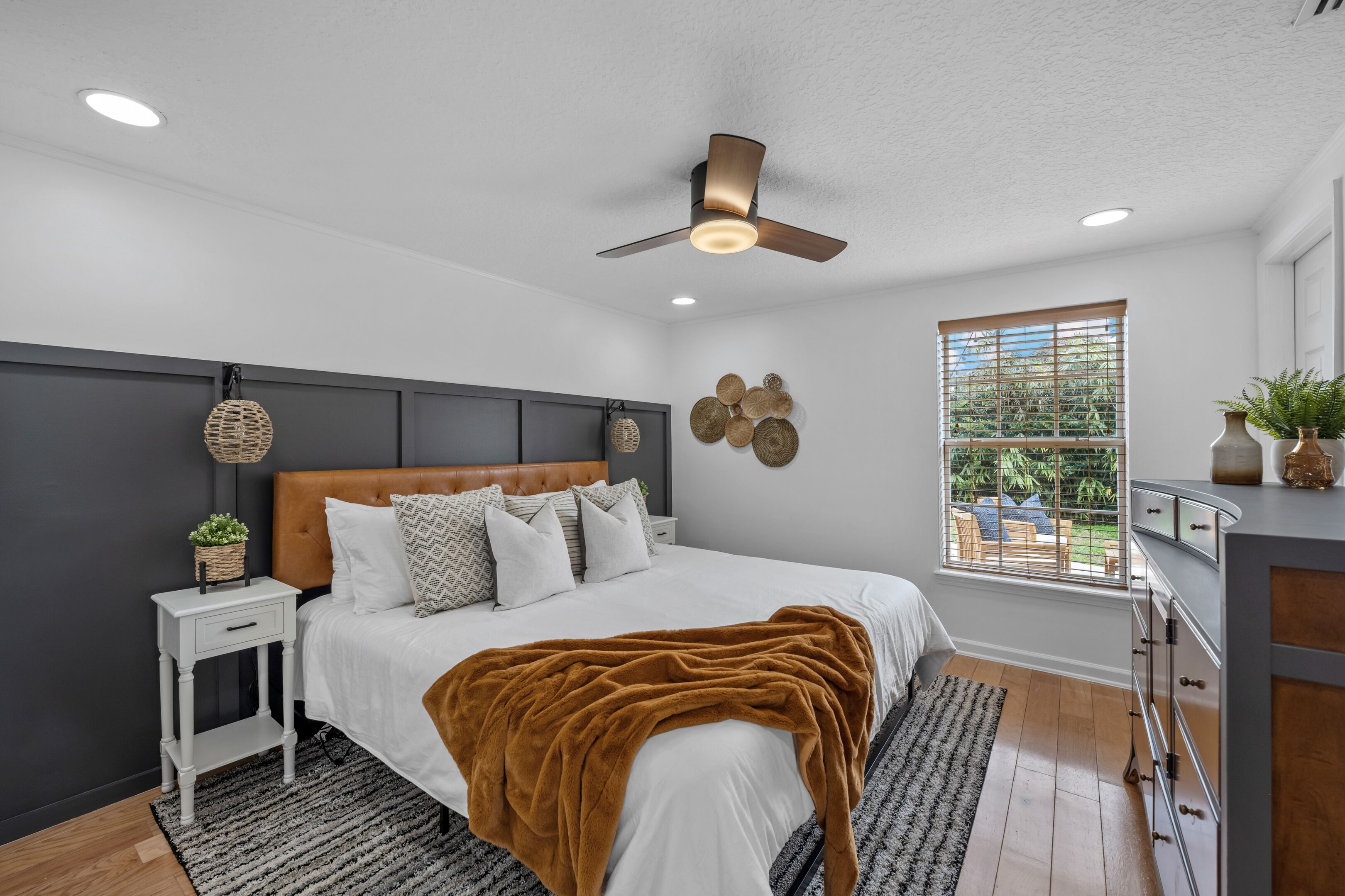 WOW 4 blocks to beach w/ Unique POOL! 3min walk to local coffee/shops/playground