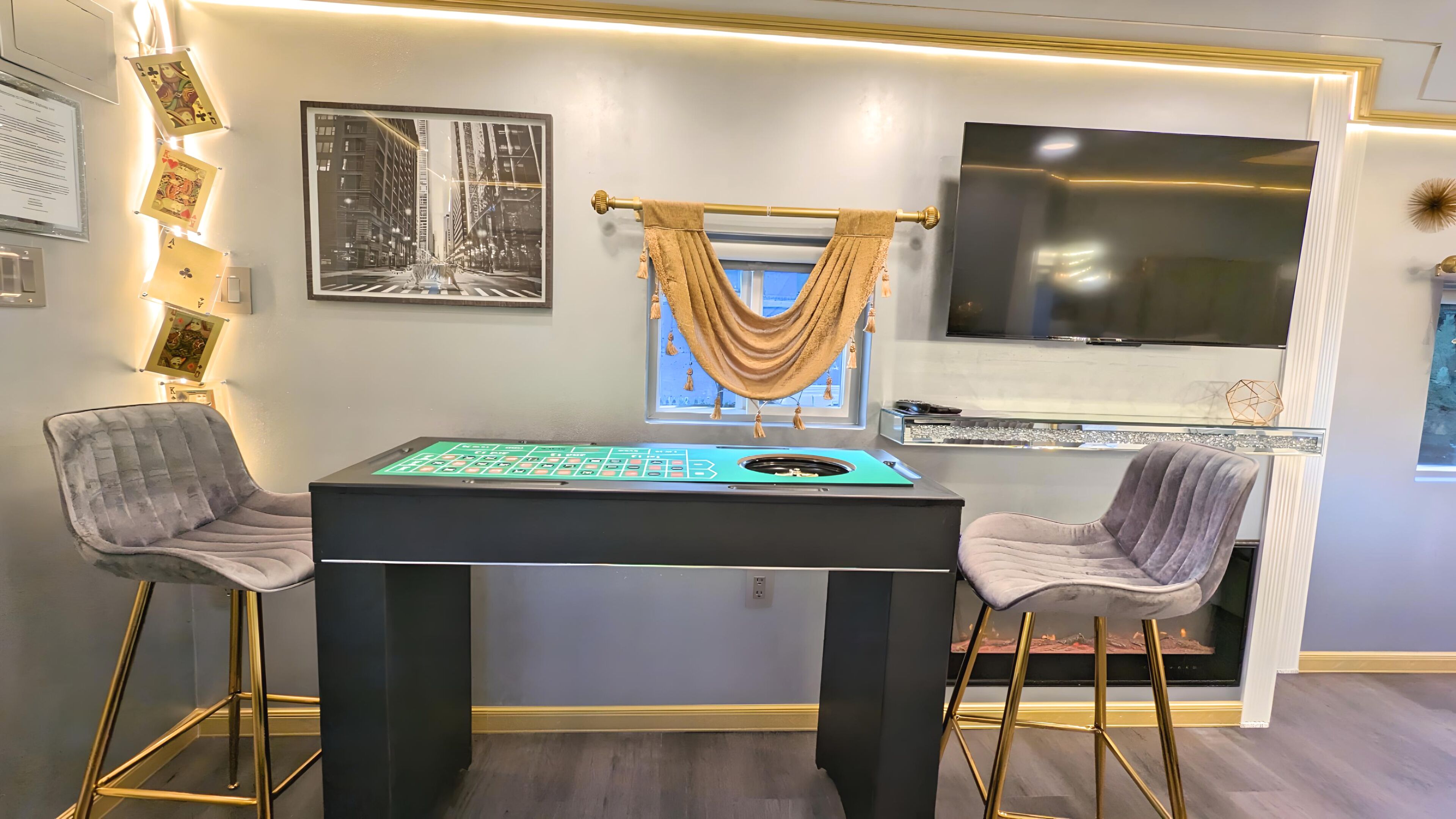 Elite Studio, 1 Queen Bed (Casino Royale - Private Caboose) | Vardagsrum | 32-tums tv med kabelkanaler