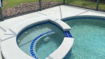 Piscine extérieure, piscine chauffée