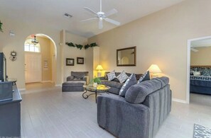 Älytelevisio, DVD-soitin, kirjoja