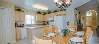 Cozy 3Be/2Ba Home, Heated Pool/Spa, near Orlando-Disney, Universal, Golf Course.