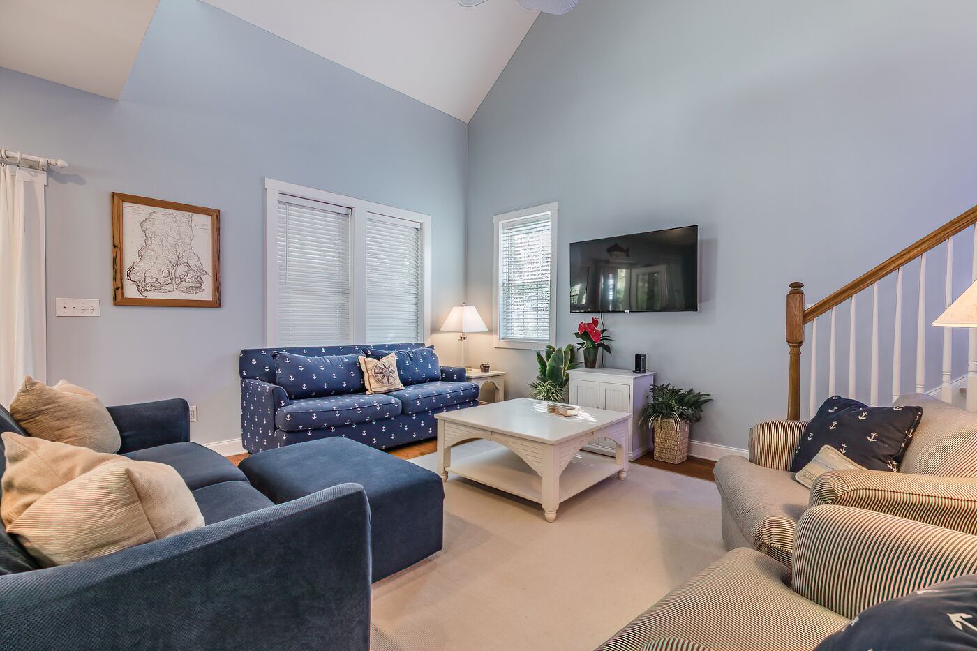 Beautiful semi-secluded 4br/2ba home. Sleeps 10+ comfortably.