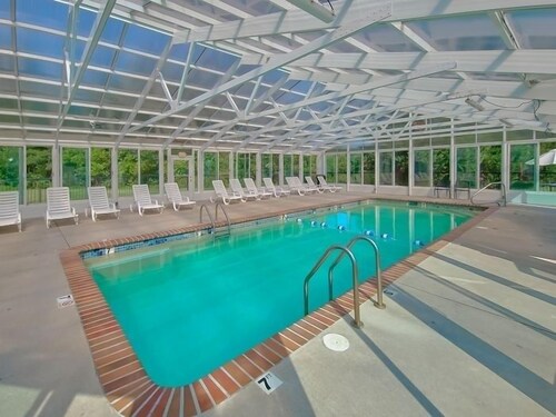 Picture Perfect Mountain View condo on the PARKWAY!
