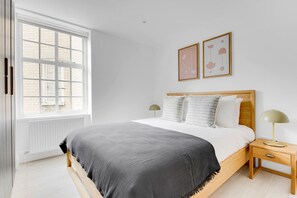 1 slaapkamer, een strijkplank/strijkijzer, wifi, beddengoed