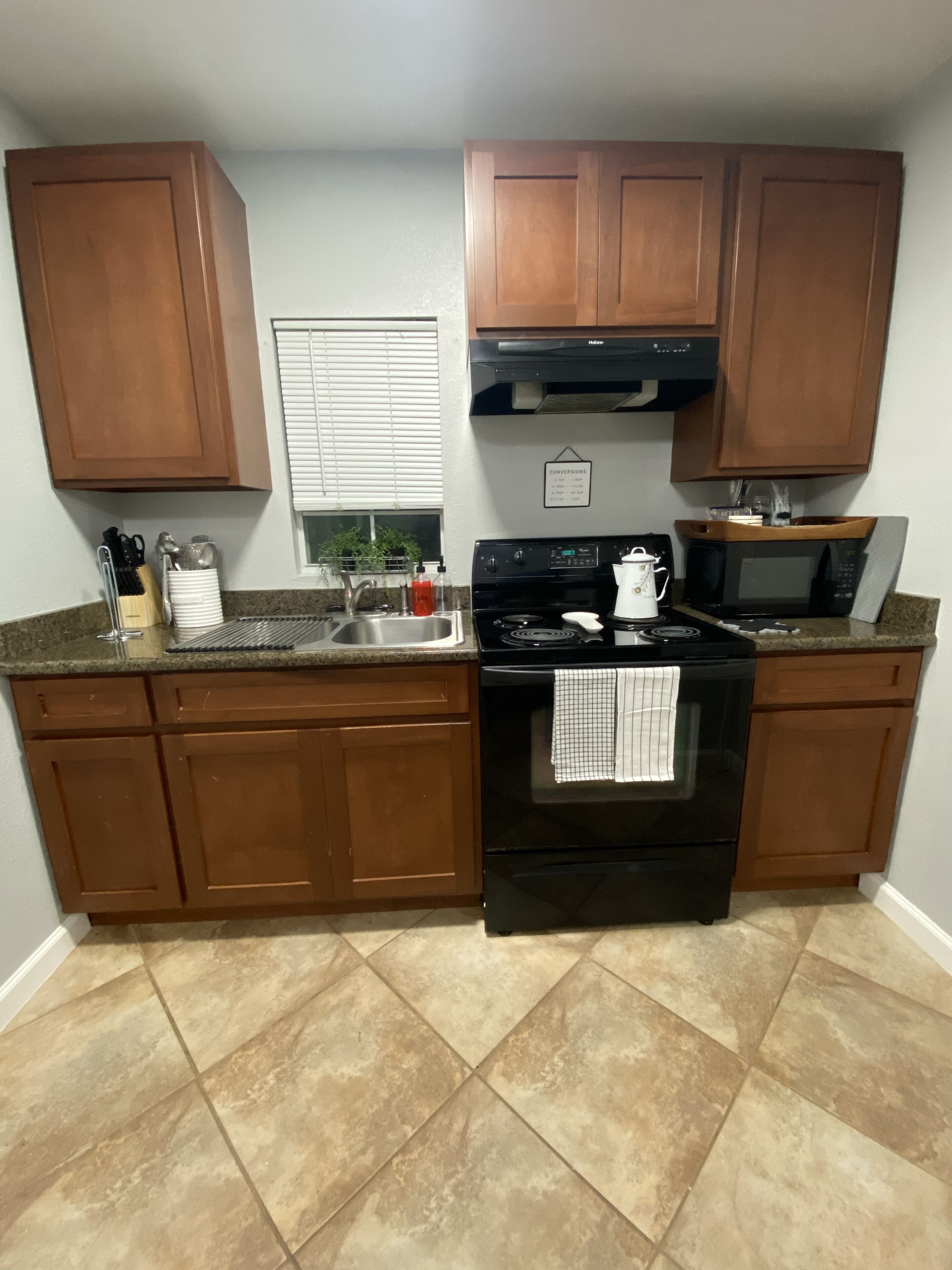 Cozy guest house with pool and gym!