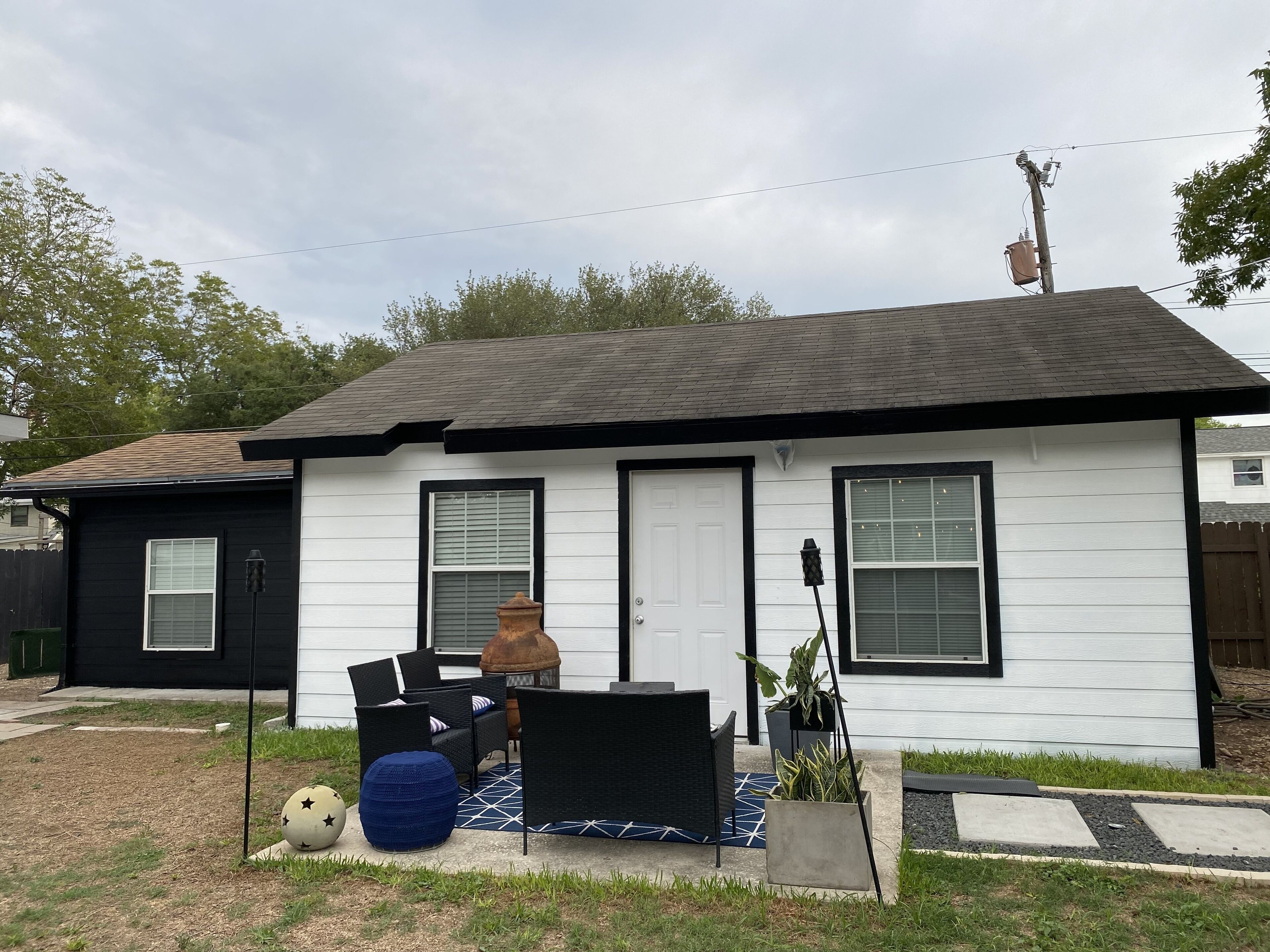 Cozy guest house with pool and gym!
