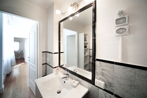 Dusj, hårføner og bidé