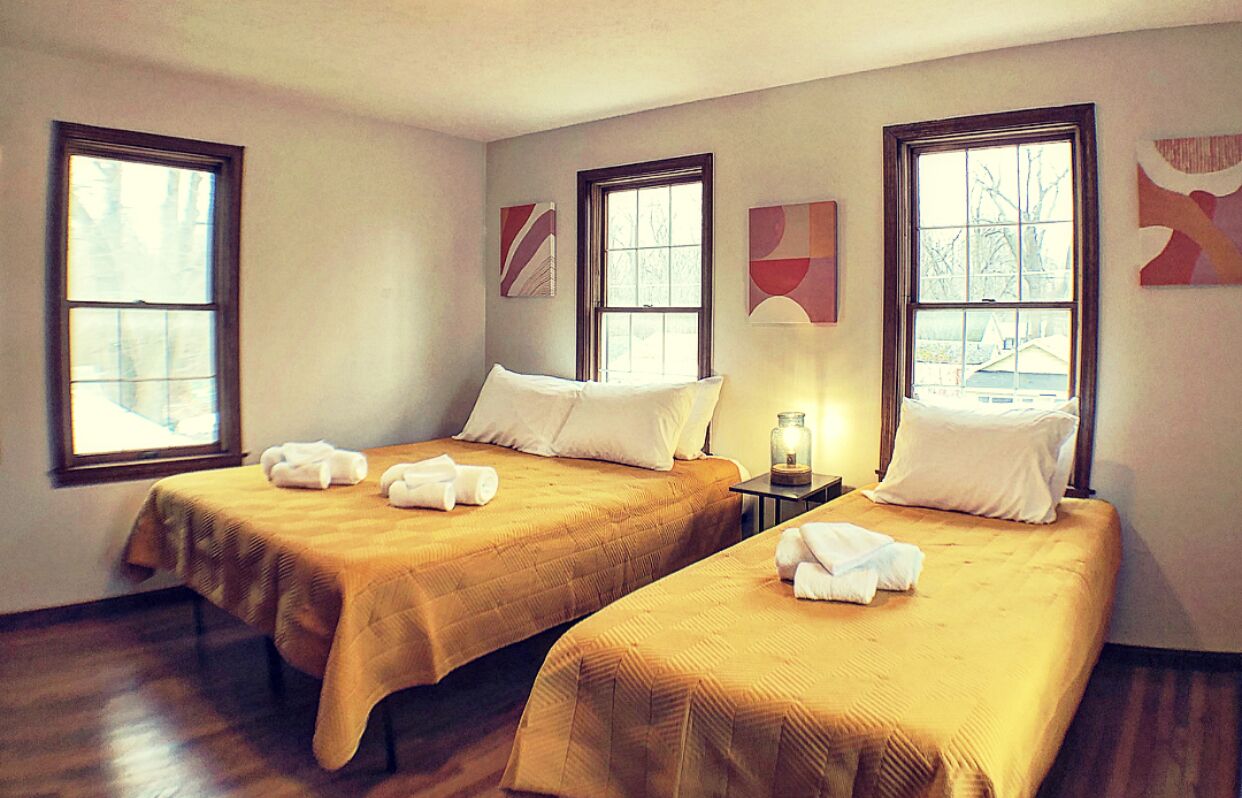 4 BDRM LAKE LODGE, SLEEPS 12, RIGHT IN THE HEART OF THE GOTL STRIP