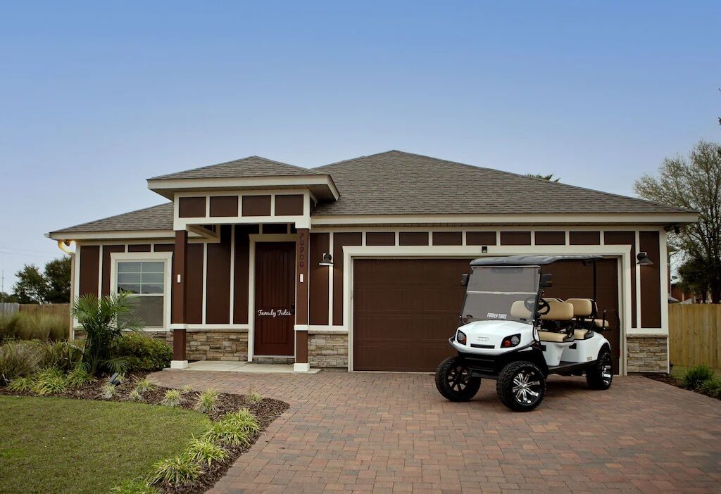 7-8 Min Walk to Beach! 2 Min Golf Cart Ride! Large Family Home.