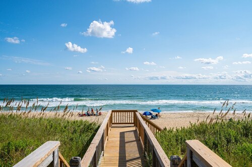 One of These Nights: Ocean views, private pool & hot tub, rec room & elevator!