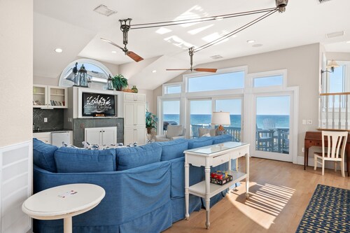 One of These Nights: Ocean views, private pool & hot tub, rec room & elevator!
