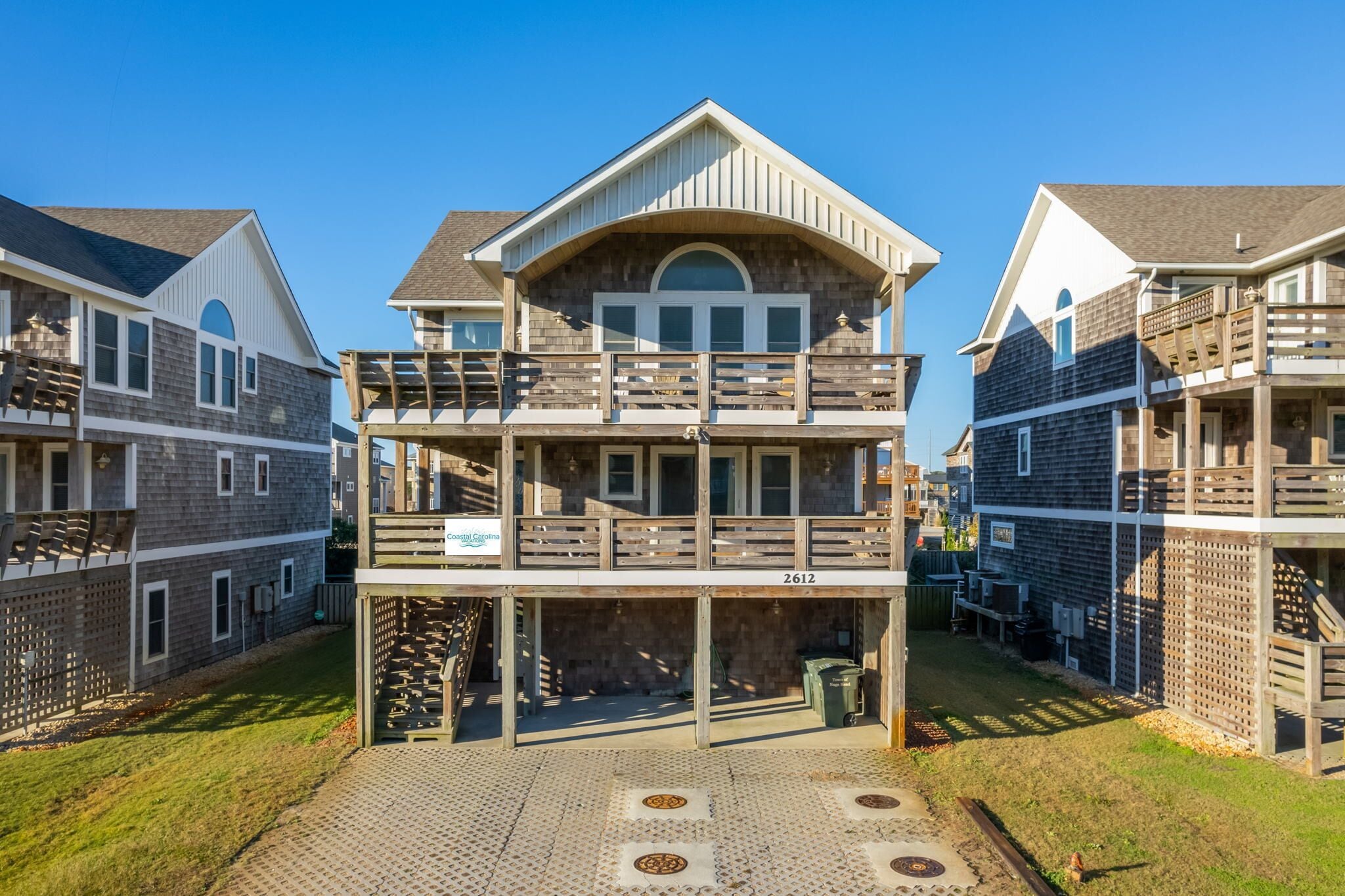 Phelps Brothers-Semi-oceanfront, private pool & hot tub, dog friendly, rec room, and an elevator.