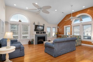 智能电视、壁炉