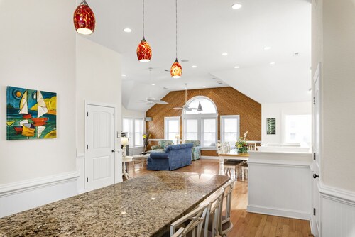 Phelps Brothers-Ocean Views, pool, hot tub, dog friendly, rec room & elevator!