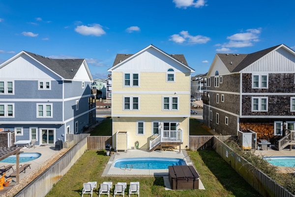 NH182: Phelps | Pool Area