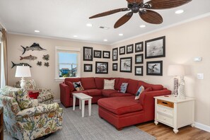 TV - At Ease: Ocean views, short walk to the beach, close to fishing pier. (Nags Head)