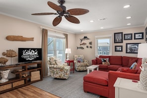 TV - At Ease: Ocean views, short walk to the beach, close to fishing pier. (Nags Head)