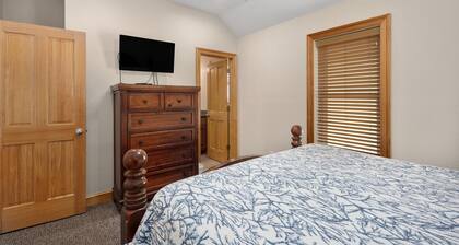 The Sandbox: Oceanfront, private pool, hot tub, rec & theater rooms, elevator!