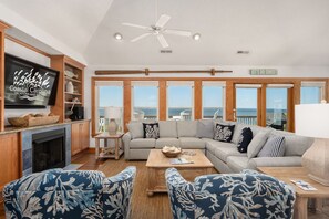 Televisión y chimenea