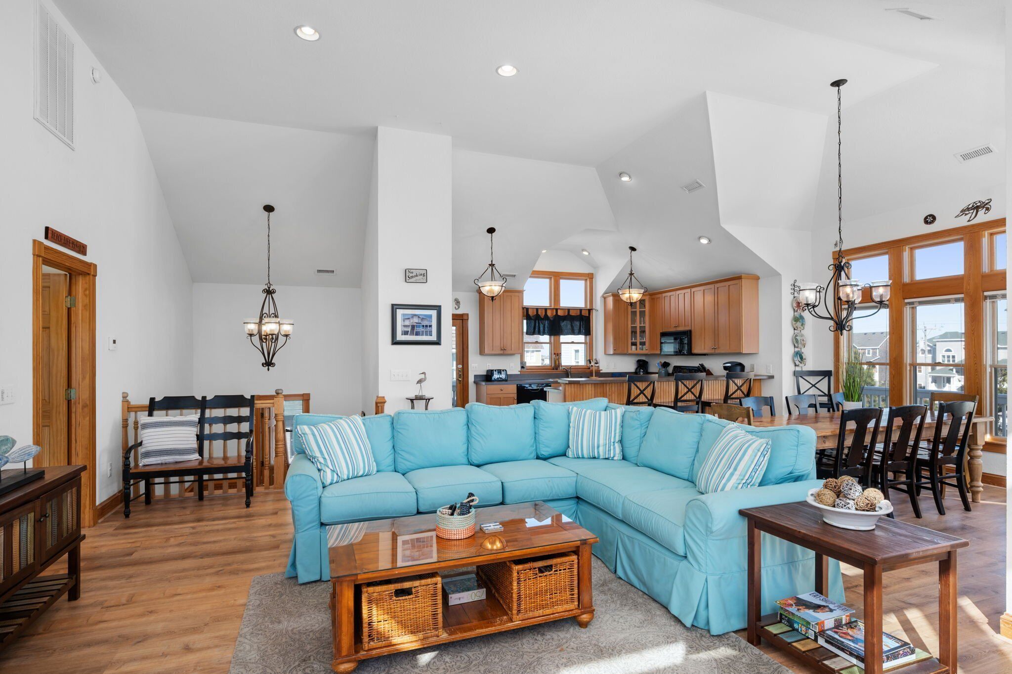 Piggy's Paradise-Oceanside, community pool, private hot tub, short walk to the beach!