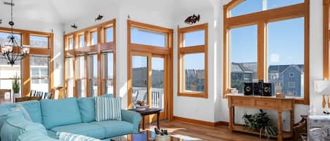 Televisión y chimenea