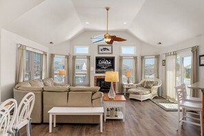 TV, caminetto, tavolo da ping pong