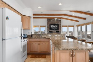 Fridge, microwave, oven, stovetop - Bay Meadow 20: Soundfront, spectacular sunsets, dog-friendly, elevator, community pool (Nags Head)