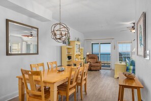 Dining - Tutter's Two-Oceanfront condo w/views, wheelchair friendly, elevator in building (Kill Devil Hills)