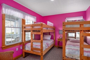 6 bedrooms, iron/ironing board, WiFi, bed sheets - Sunshine In My Pocket: Oceanside, private pool, hot tub, ping pong table, short walk to beach! (Nags Head)