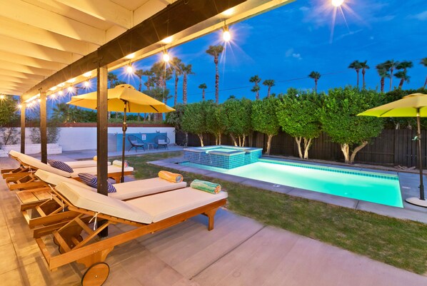 Outdoor pool, a heated pool - Summer Sale! Pristine Salt pool, EV charger! (Palm Springs)