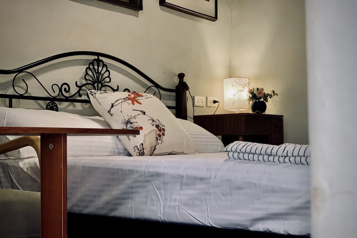 Traditional Quadruple Room | Free WiFi