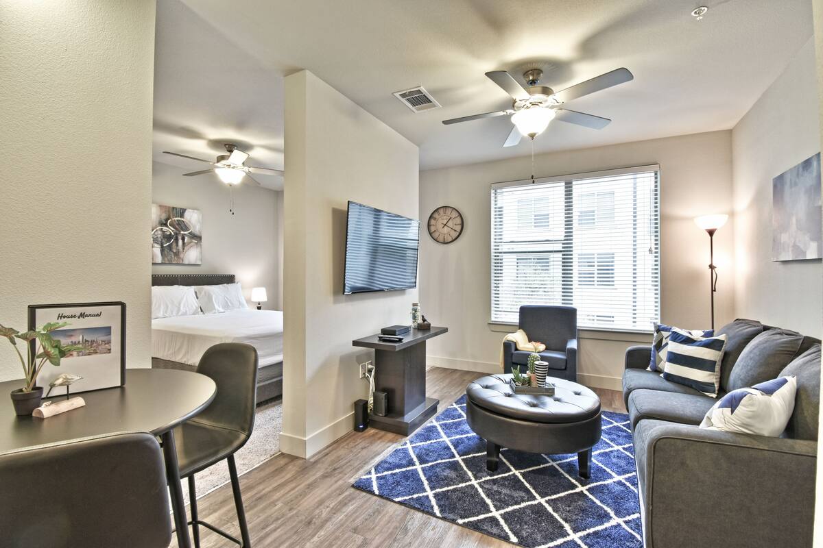 Apartamento econômico | Área de estar | Smart TV 55 polegadas com canais digitais, TV